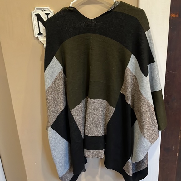 Emory park heavy poncho sweater with arm holes - Picture 3 of 6